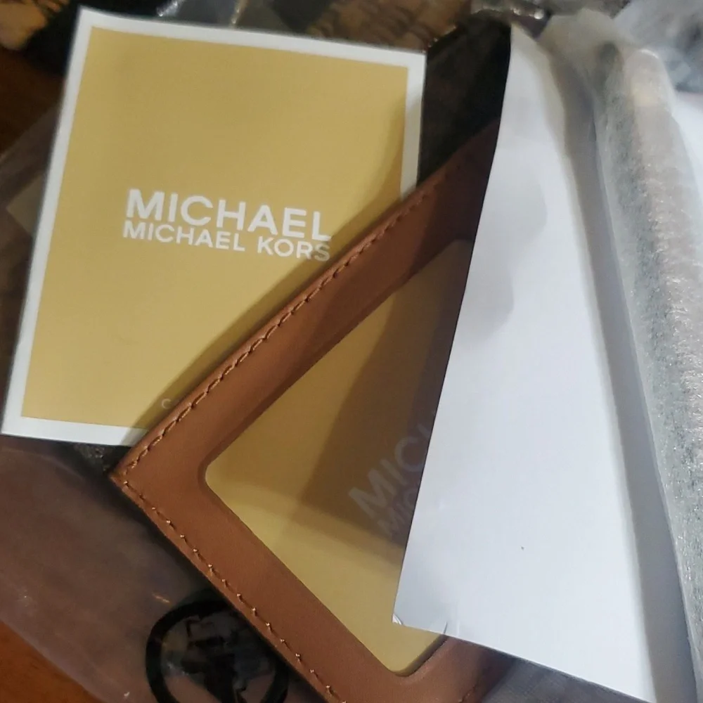 Michael Kor's jet set wallet - Picture 3 of 7